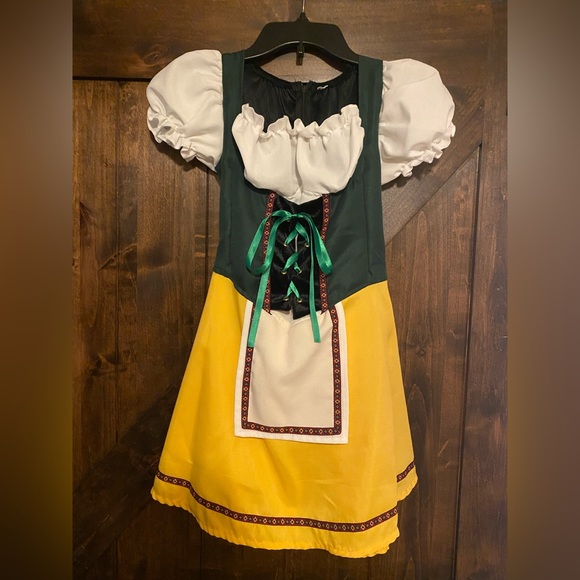 Girls 8/10 German Oktoberfest Biergarten Outfit Dress Costume - Picture 1 of 1